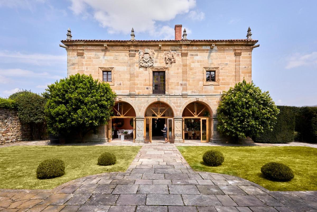 Helguera Palacio Boutique & Antique Vargas Exterior photo